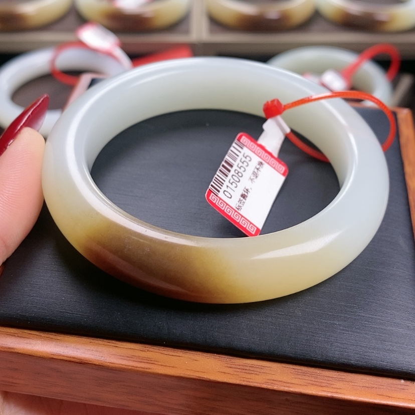 【闪购商品】和田玉未镶嵌手镯c****9