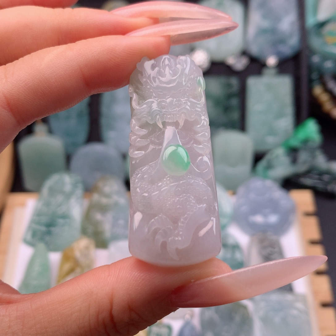 翡翠未镶嵌颈饰龙牌