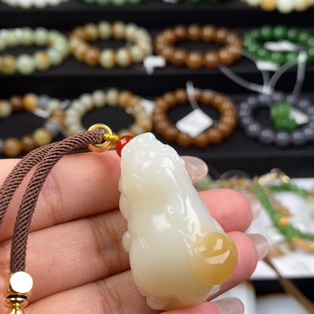 和田玉吊坠未镶嵌