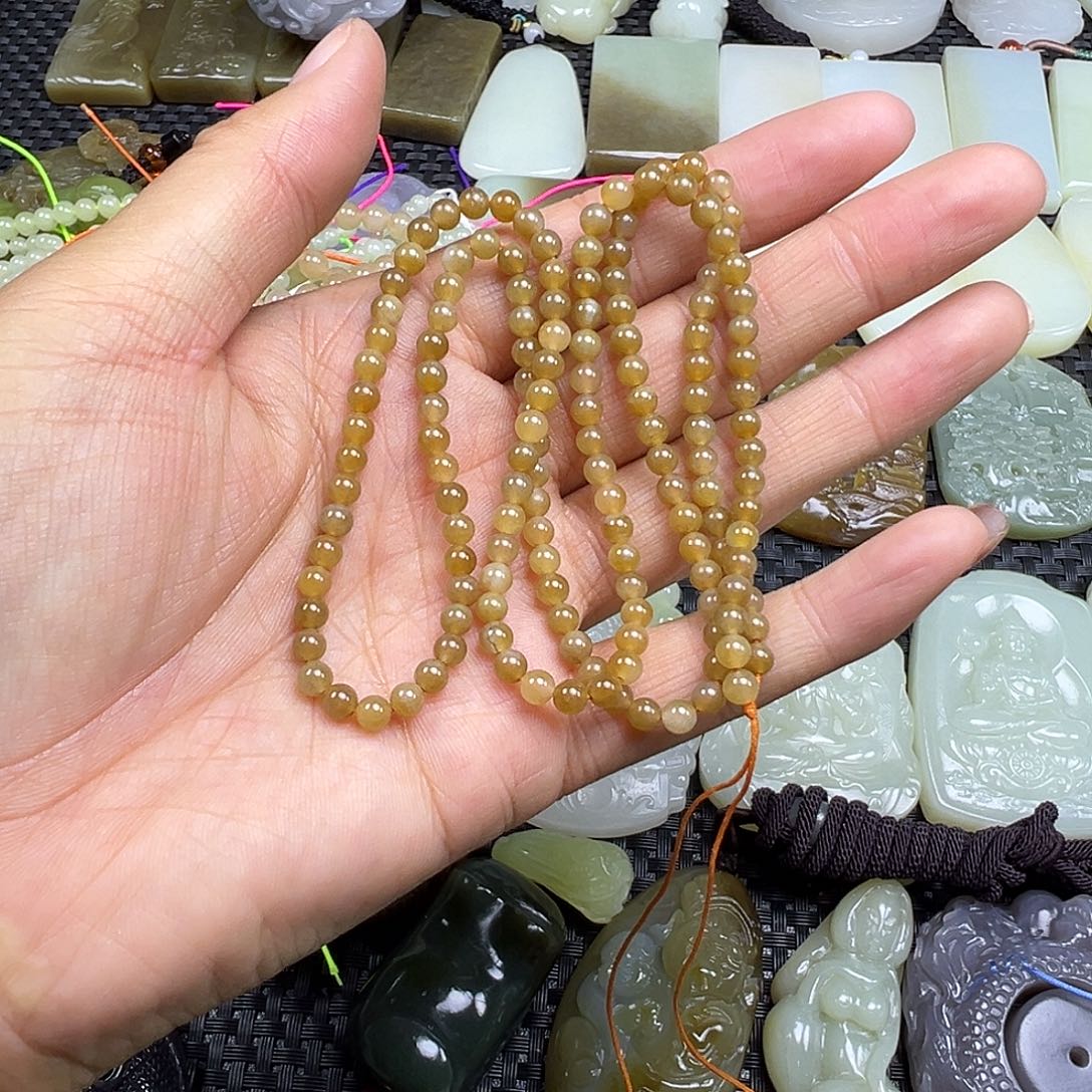 和田玉未镶嵌颈饰卡4多圈