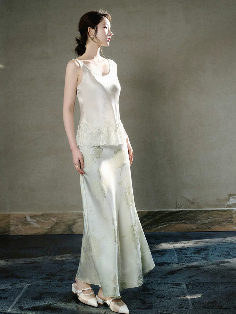珠光缎面の桑蚕丝吊带背心女内搭外穿2025新款蕾丝无袖上衣26517