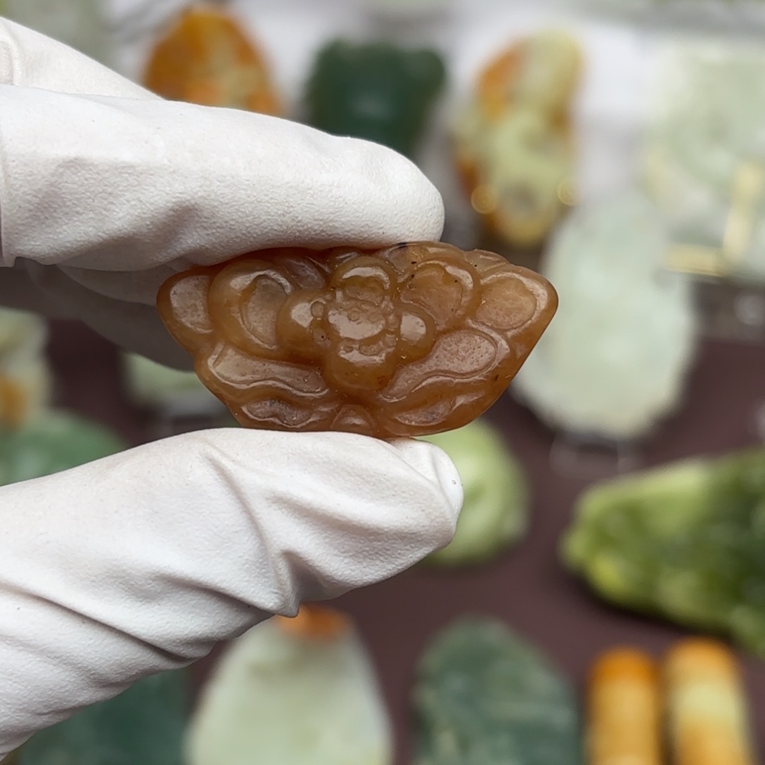 蛇纹石玉颈饰未镶嵌