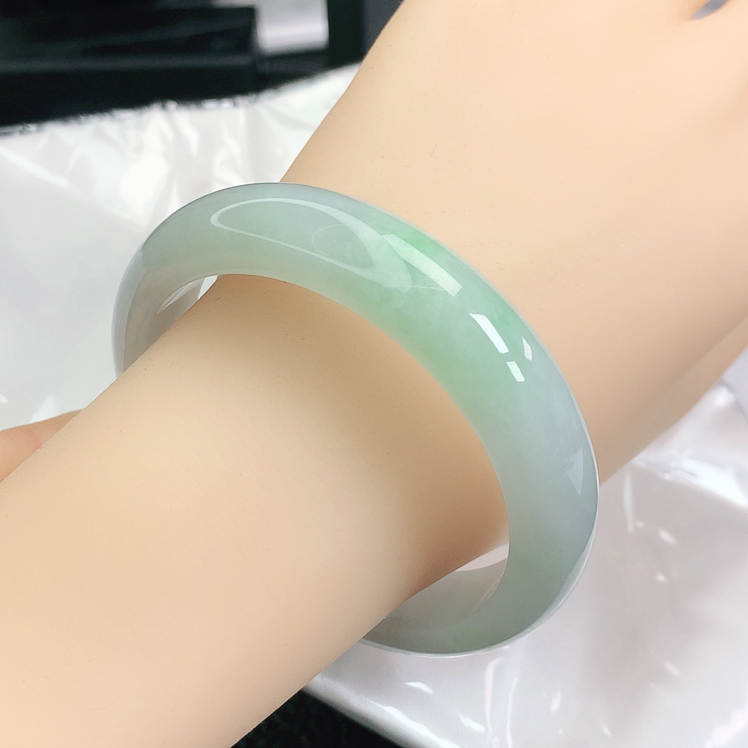 翡翠手镯未镶嵌正5657