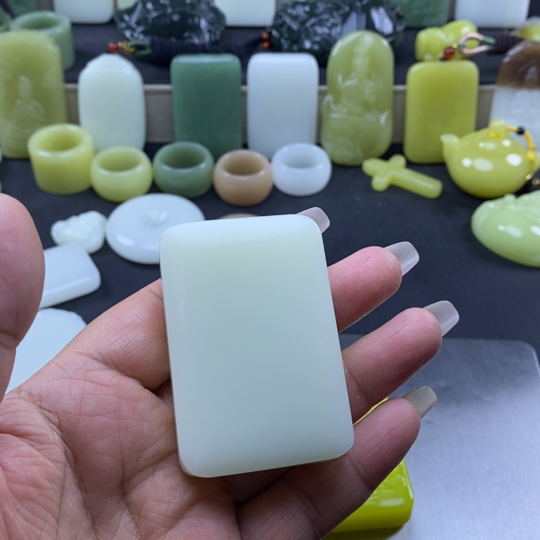 和田玉未镶嵌颈饰缪*