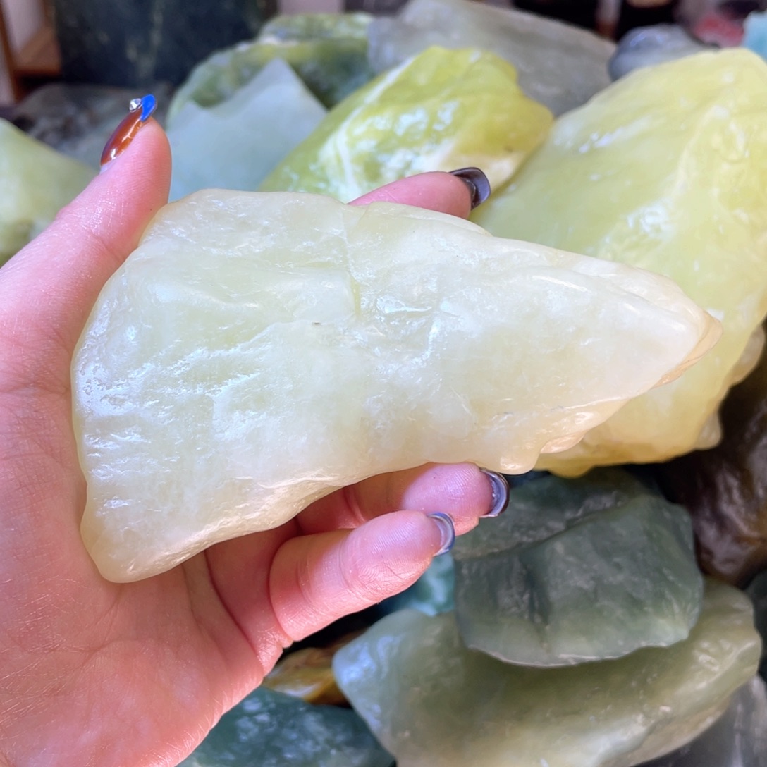 蛇纹石玉未镶嵌中国四大名玉简易