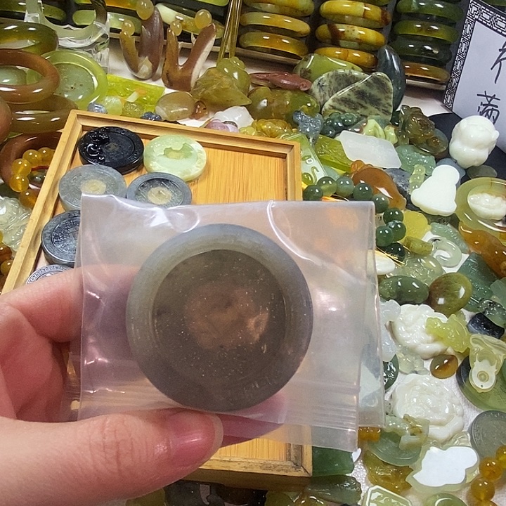 旭***^蛇纹石玉未镶嵌颈饰
