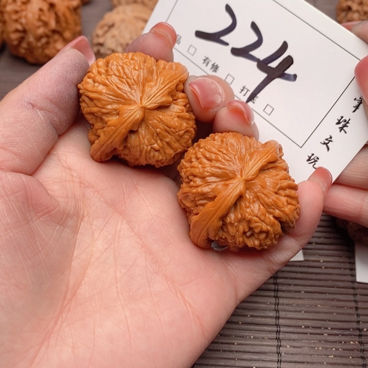 文玩核桃吊坠40白狮子224