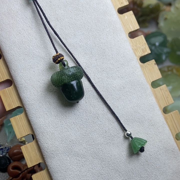 蛇纹石玉挂件未镶嵌