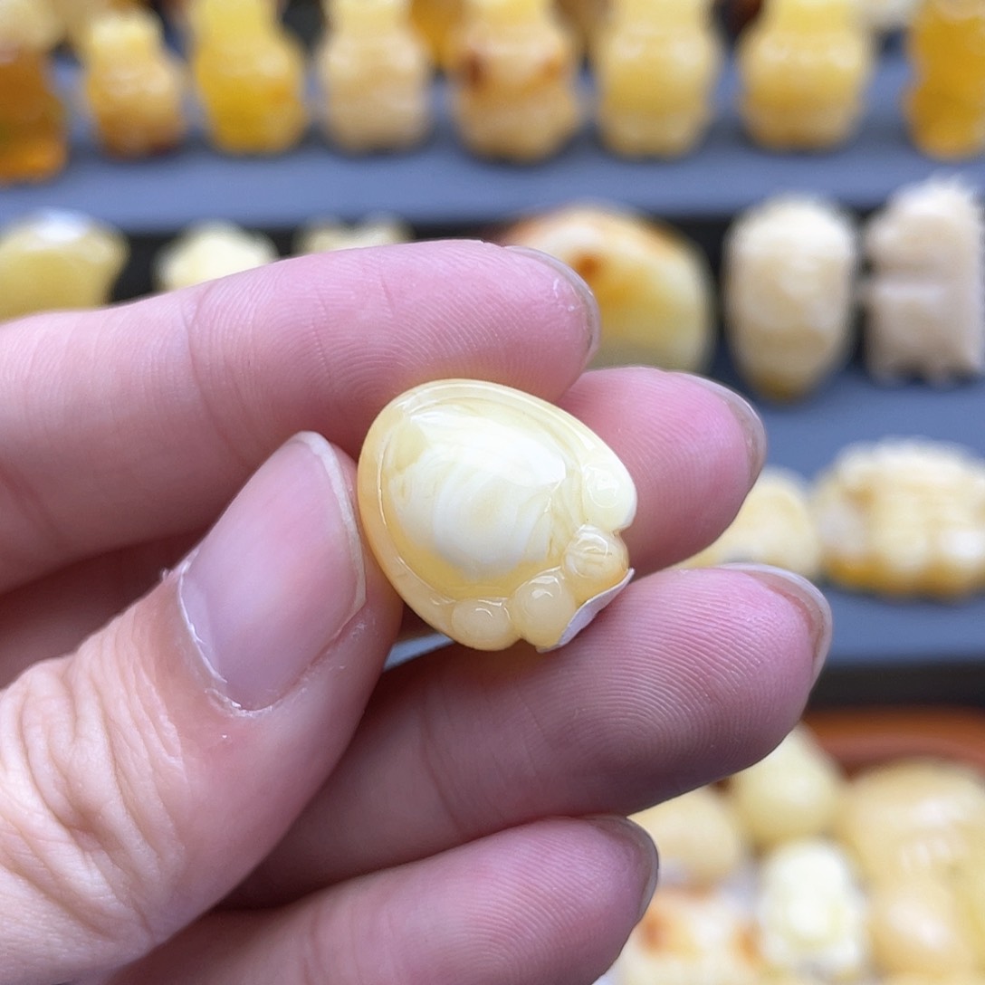 琥珀裸石未镶嵌蜜蜡