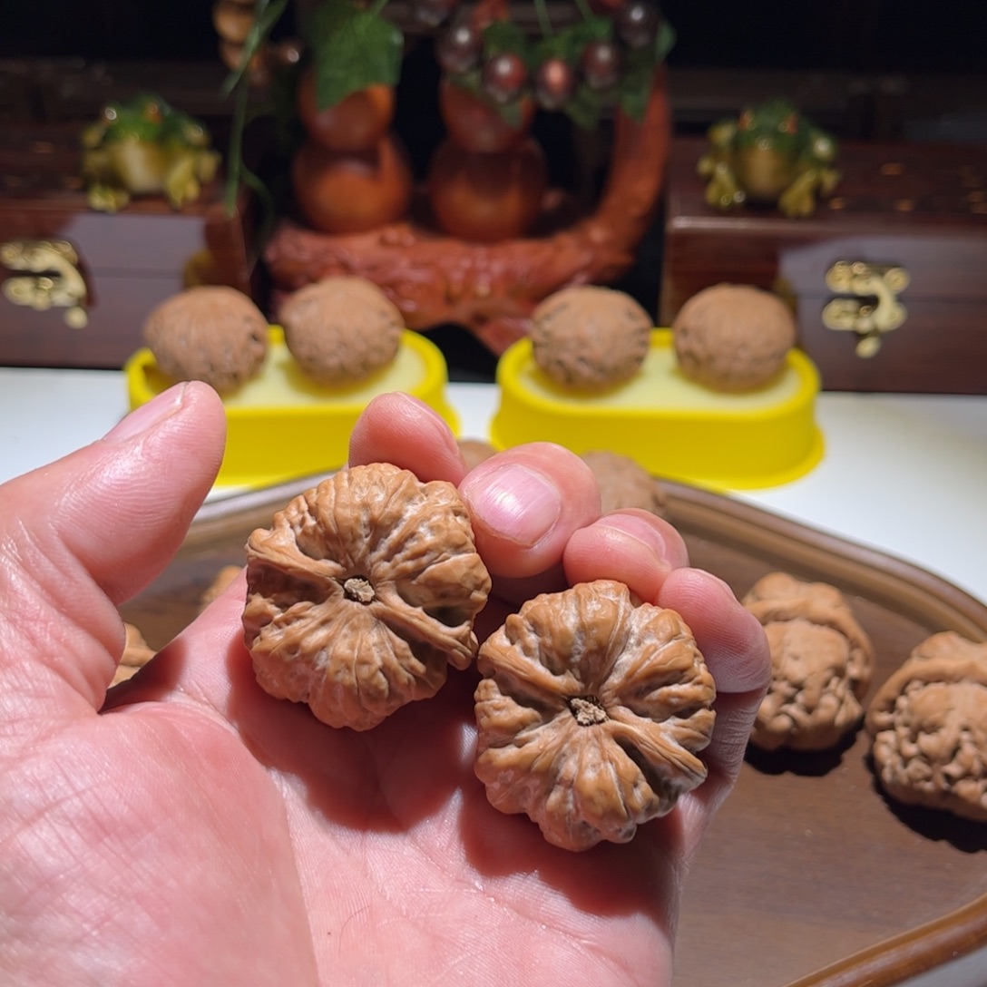 小***d文玩核桃吊坠昌平娃直播中欢迎观看