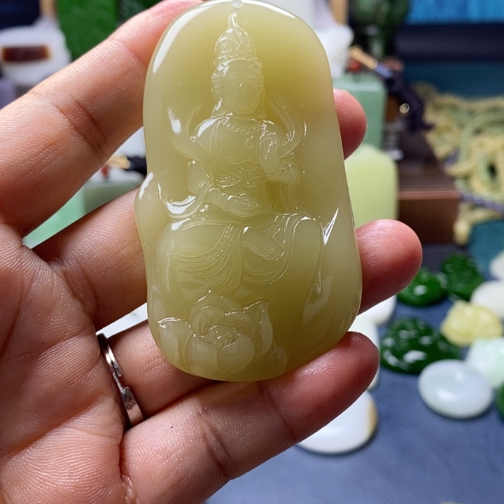 吊坠(赠链)未镶嵌和田玉雄*