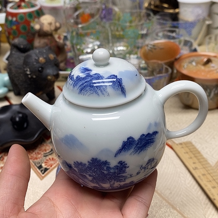 茶壶紫砂杯子和一大包水果的快乐就是