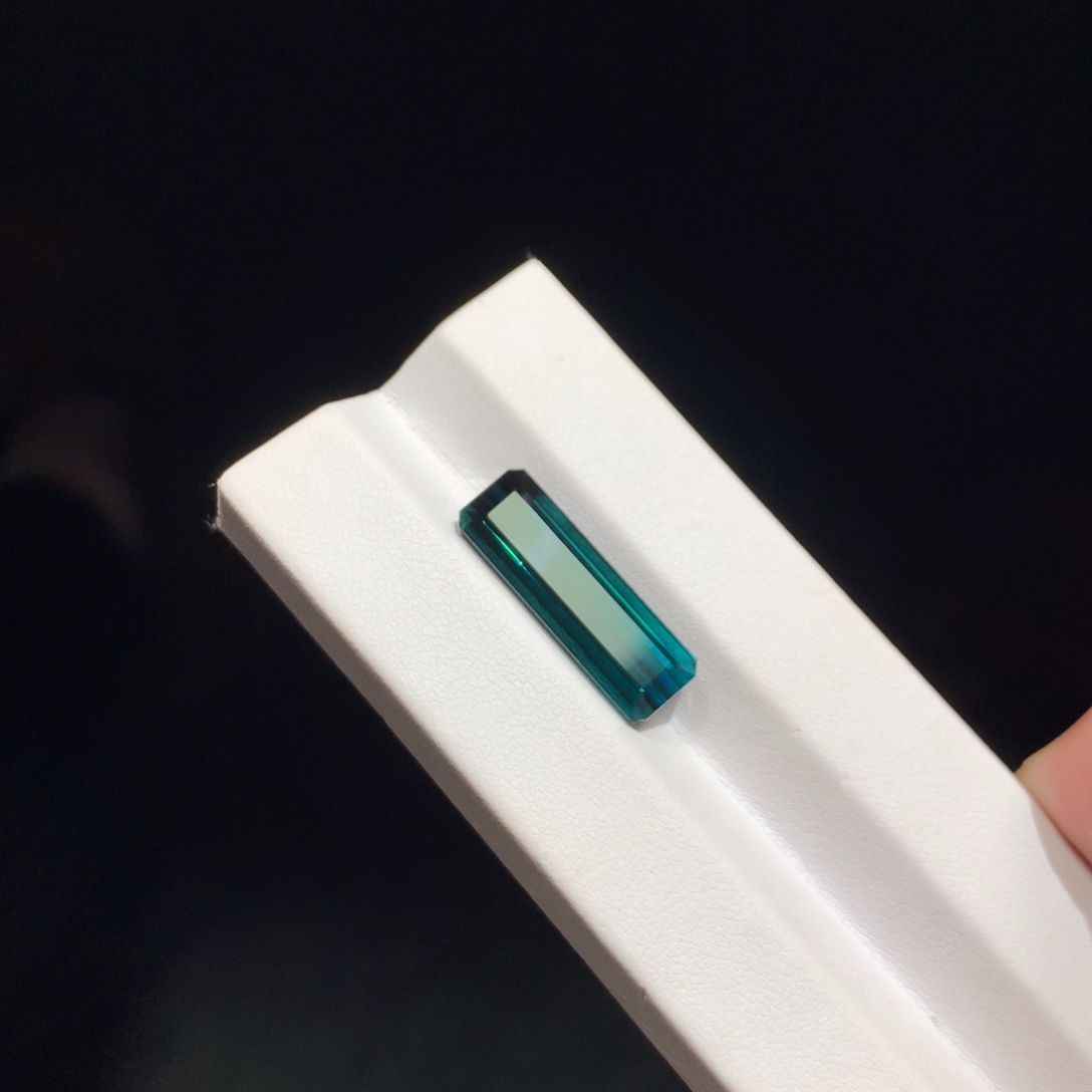 碧玺裸石未镶嵌多*?1074.克拉
