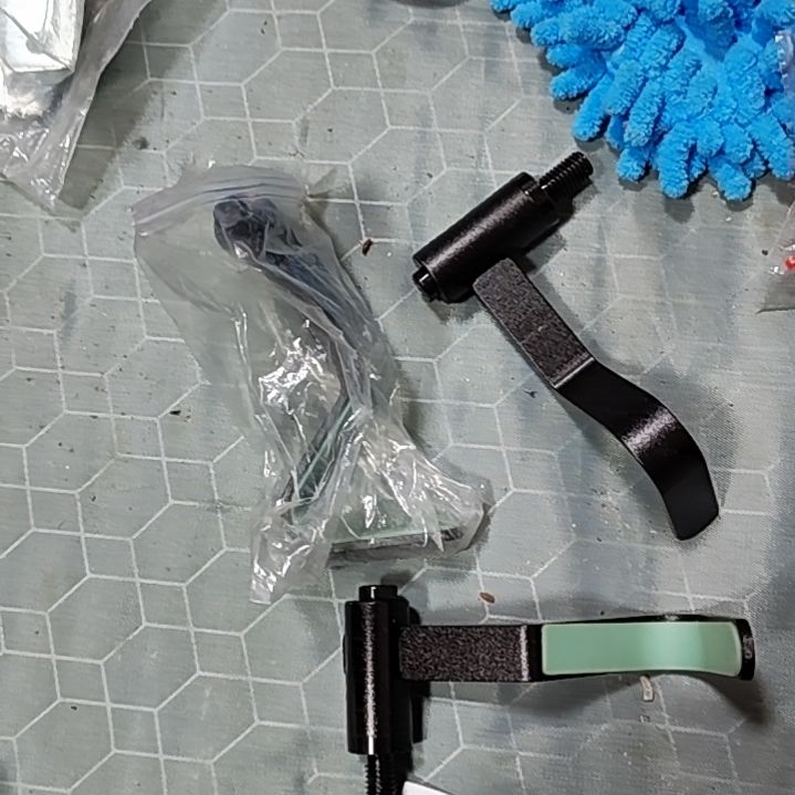 支架头随机发一个，，，