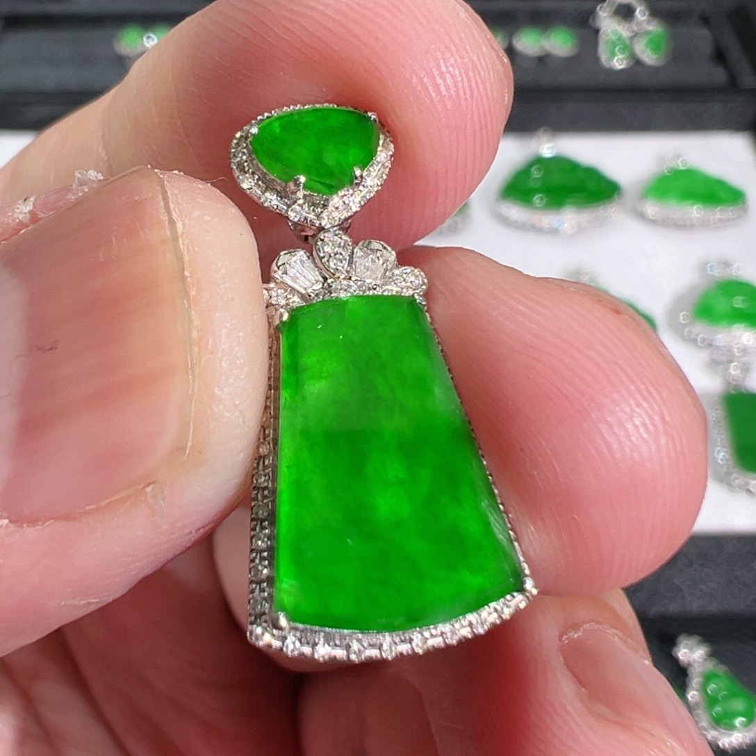 【闪购商品】翡翠吊坠(不含链)18K金镶嵌