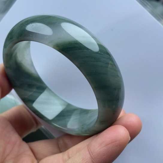 心***石英质玉（金丝玉）未镶嵌手镯