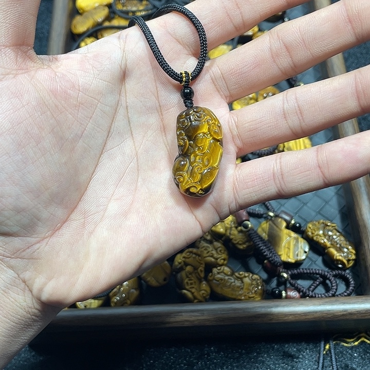 黑曜岩合金颈饰虎眼石貔貅