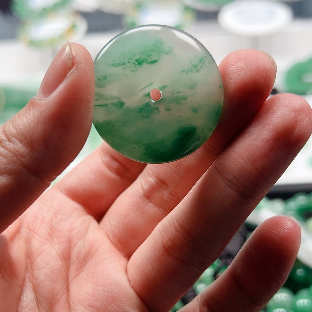 石英质玉吊坠(赠链)未镶嵌紫**心