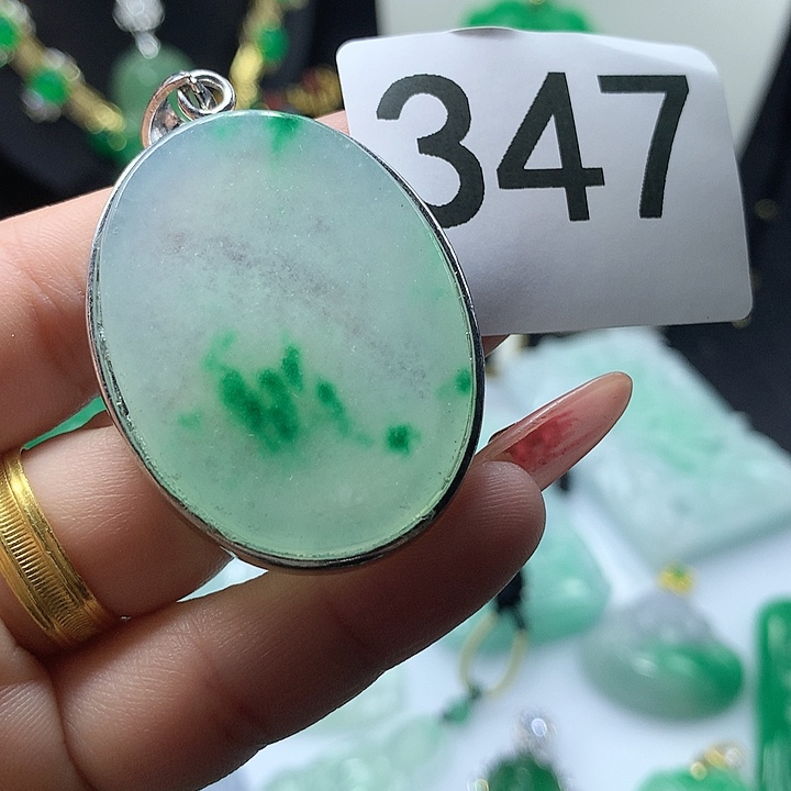 翡翠吊坠(赠链)未镶嵌