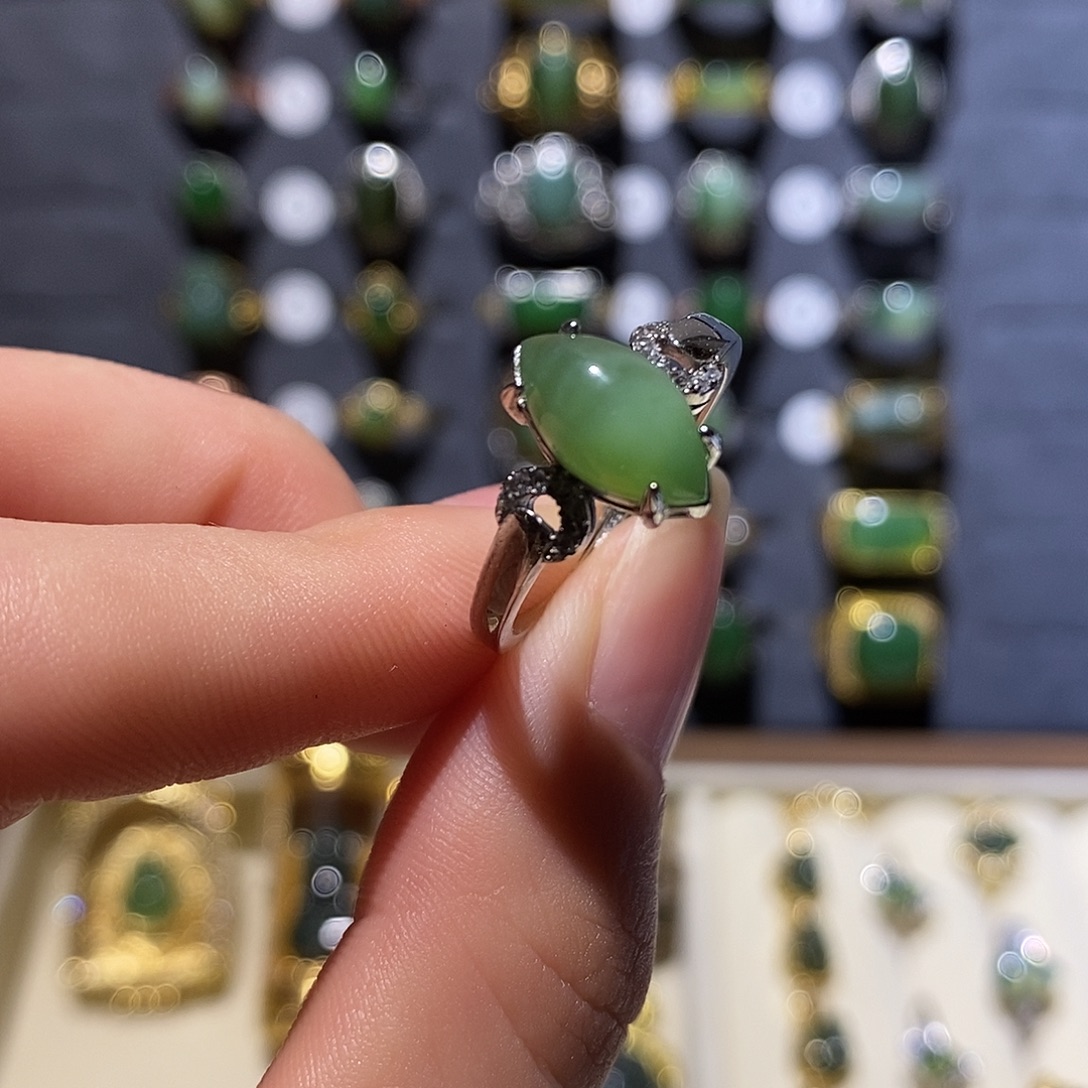 和田玉未镶嵌戒指