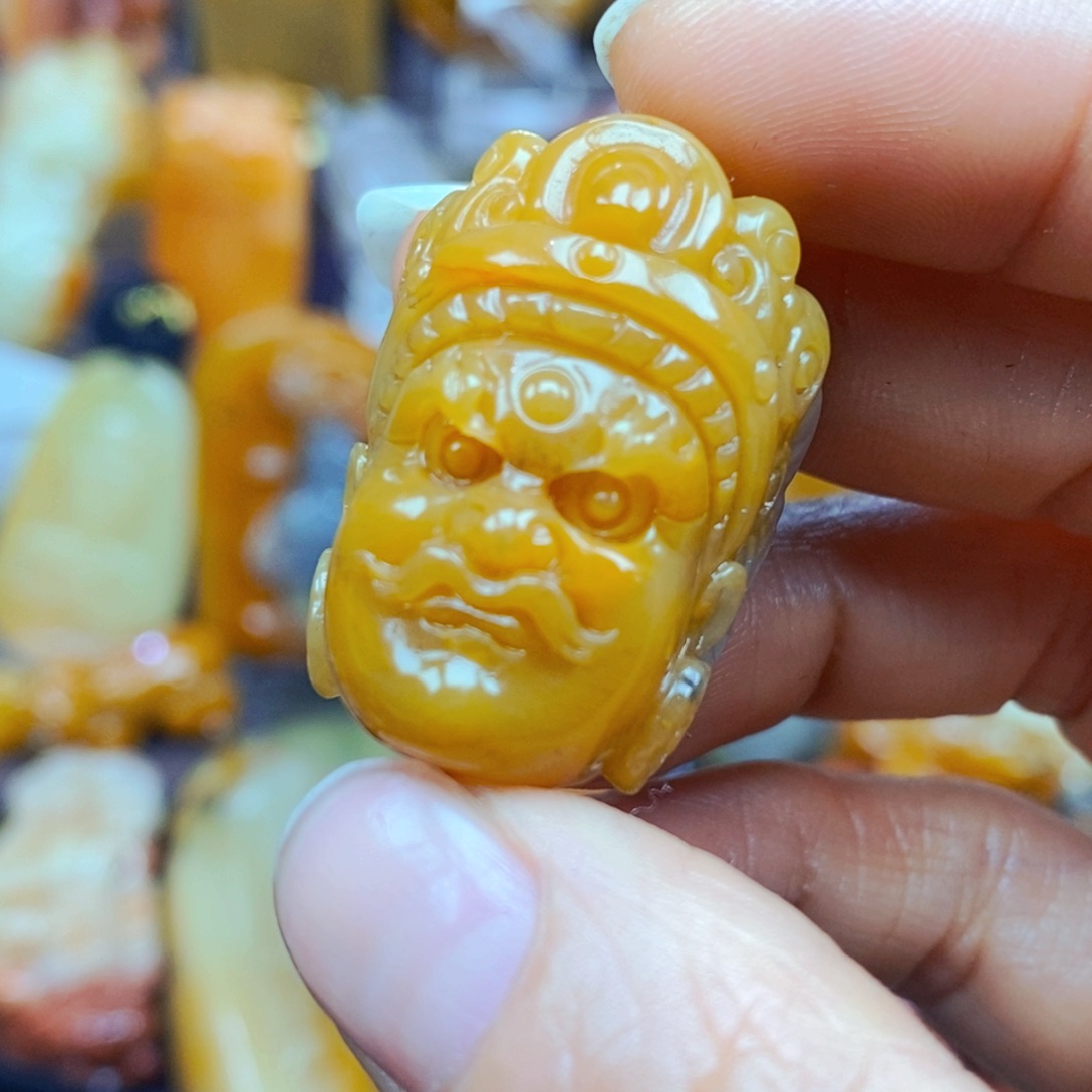 石英质玉（黄龙玉）未镶嵌颈饰