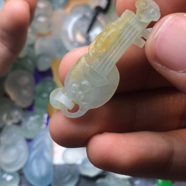 定制翡翠未镶嵌挂件