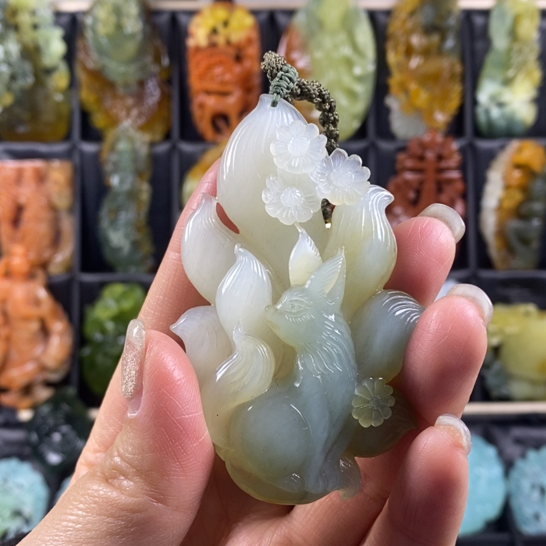 蛇纹石玉颈饰合金