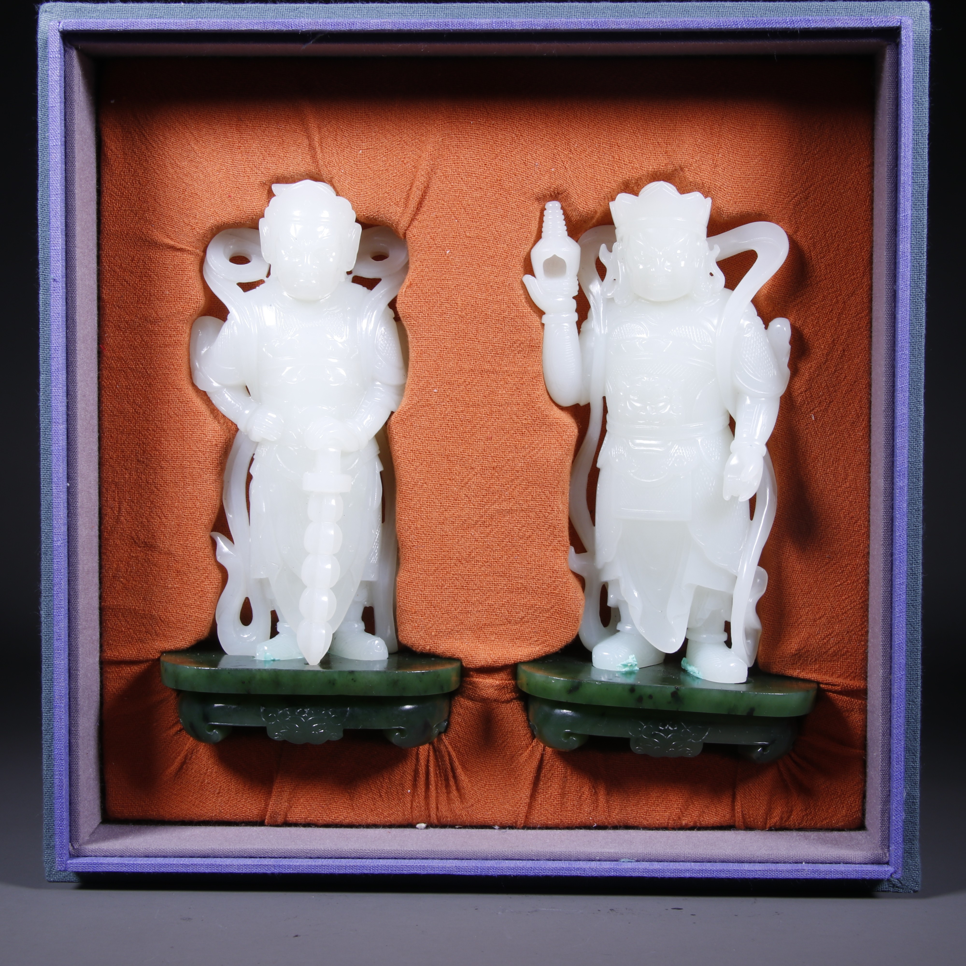 旧藏 新疆和田玉天王神像一对 89260 W 毕