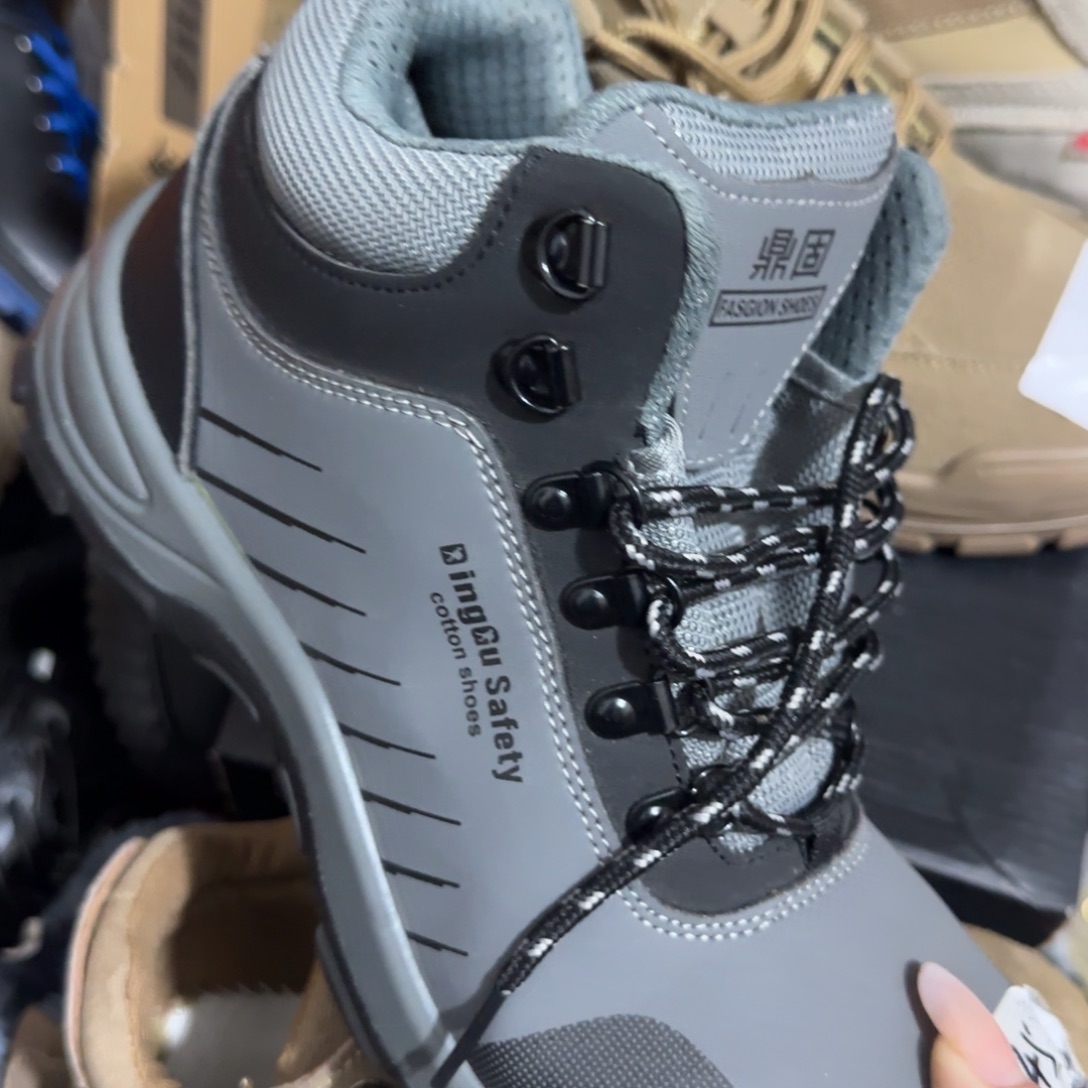 42码灰皮中高帮某固实心底