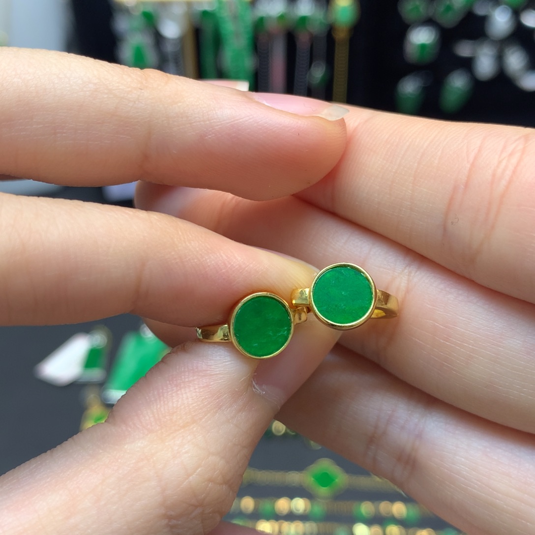 翡翠未镶嵌耳饰有纹裂