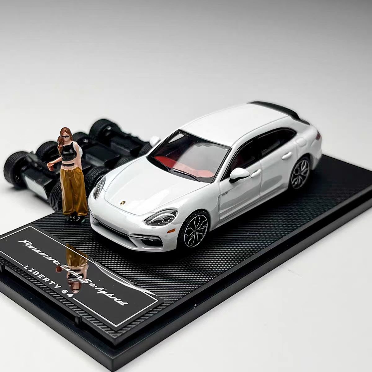 Liberty 1:64 帕拉梅拉 Panamera Turbo S 旅行车合金汽车模型