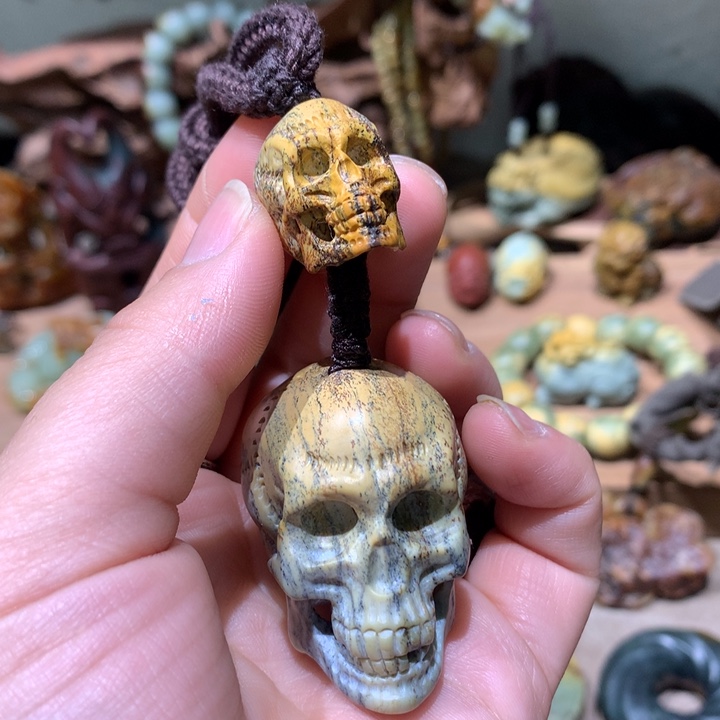 未镶嵌岫岩河磨玉（透闪石质玉）把件