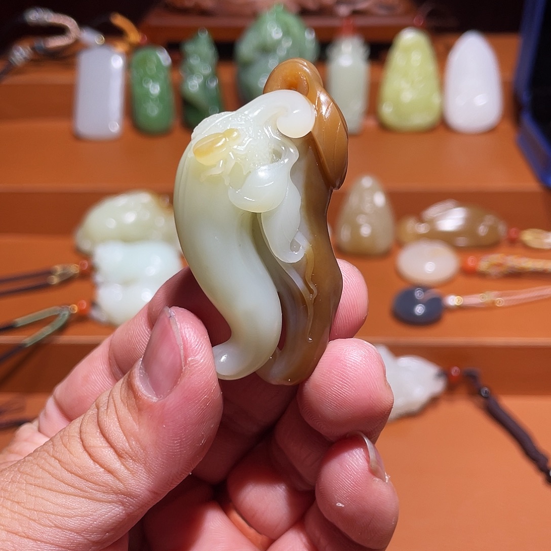 和田玉未镶嵌车挂