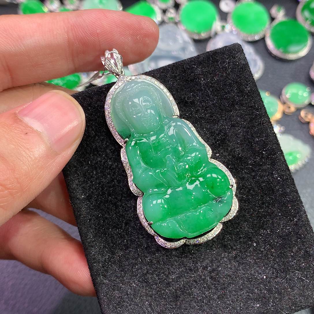 翡翠吊坠(赠链)18K金镶嵌