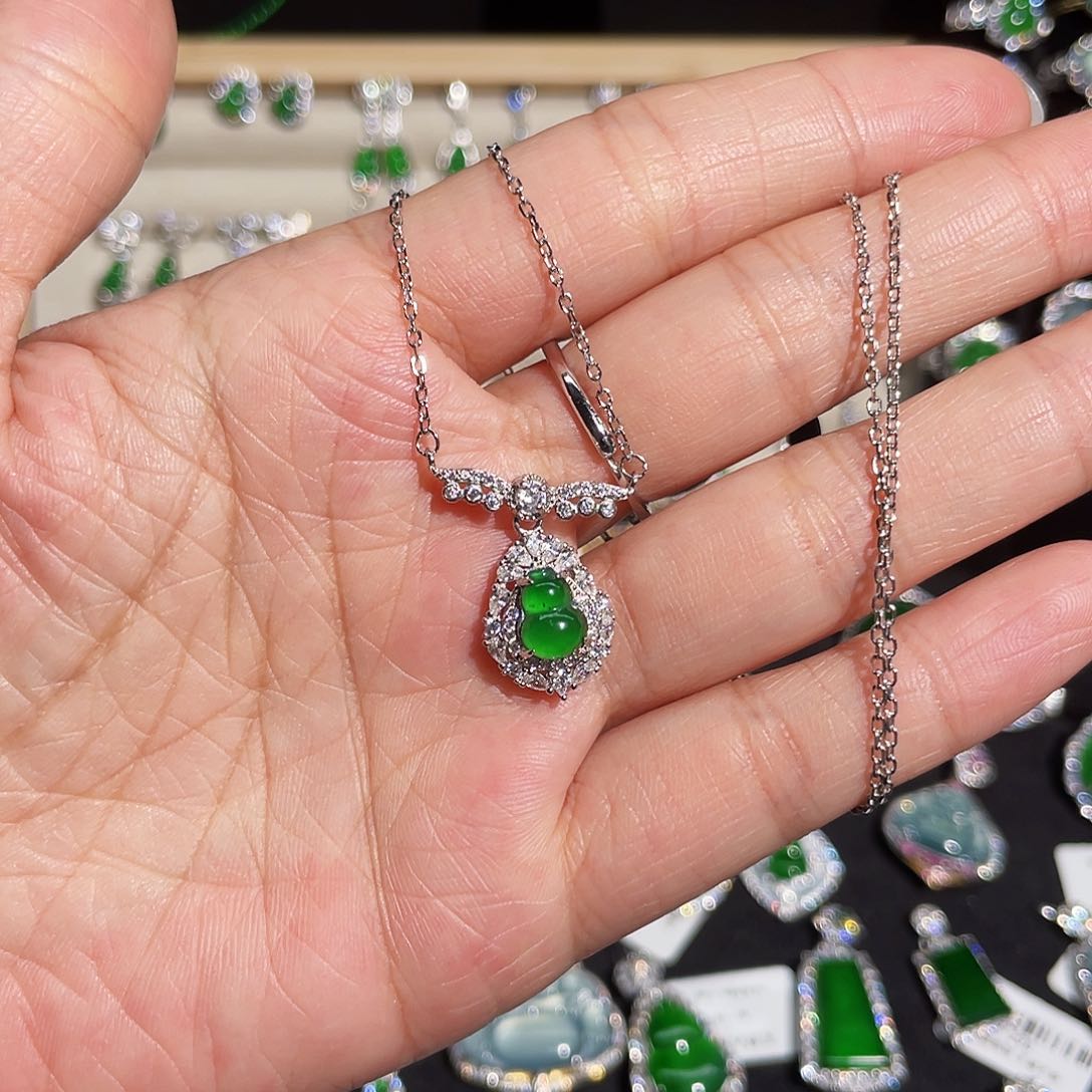 翡翠银S925镶嵌颈饰葫芦