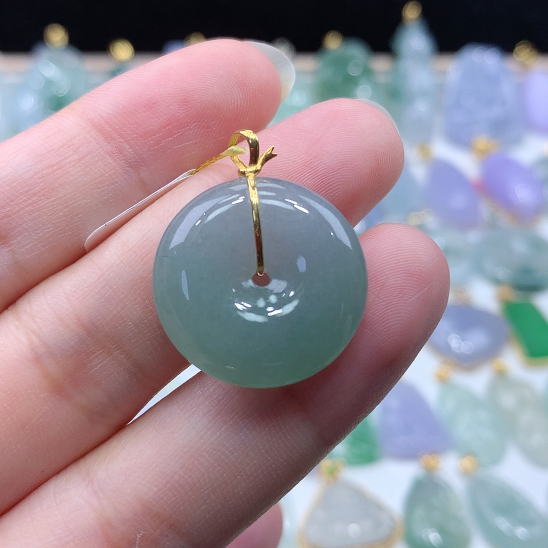 翡翠18K金镶嵌颈饰翡翠