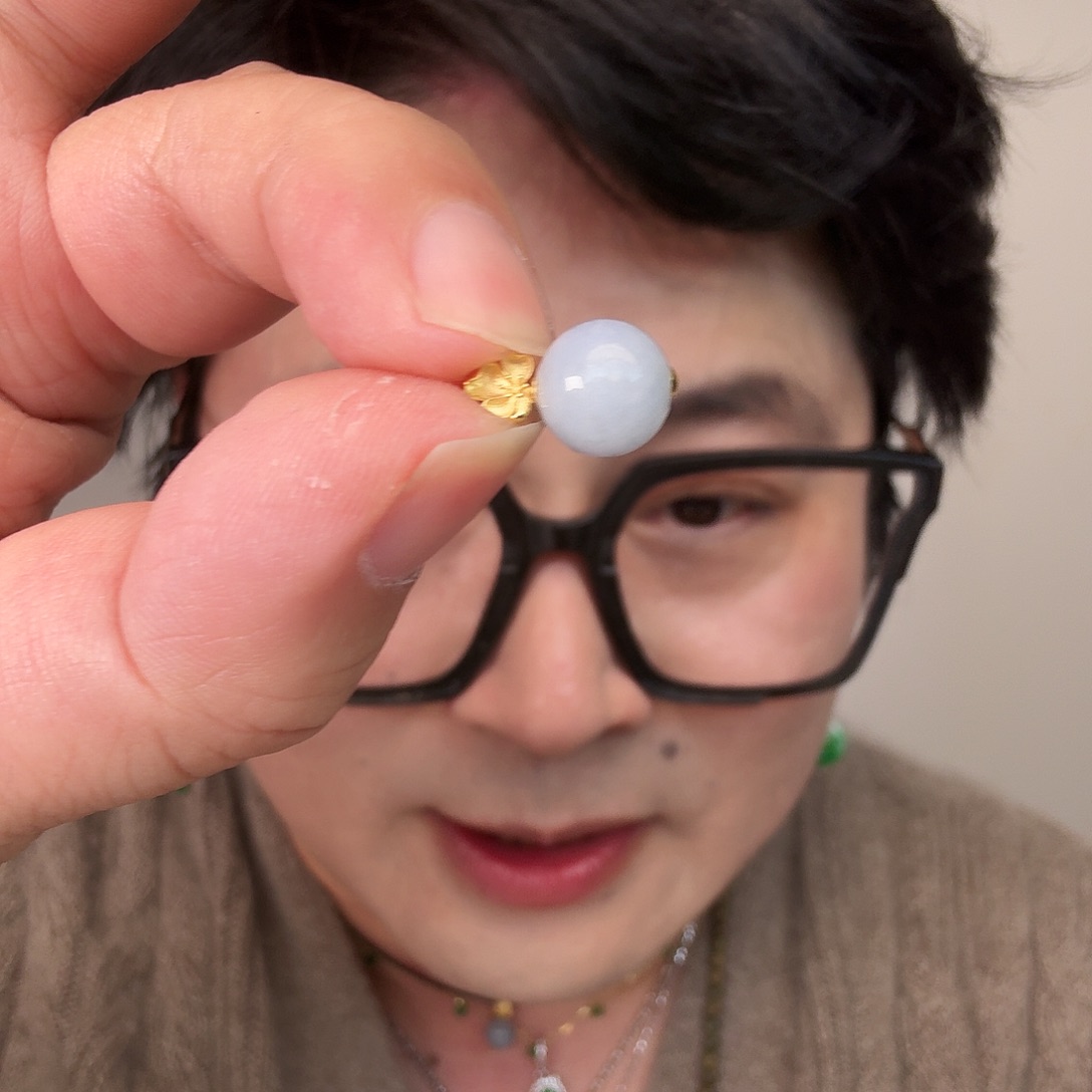 翡翠18K金镶嵌颈饰一件