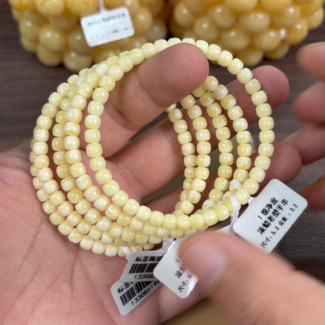 蜜蜡未镶嵌裸石127多样性发其一