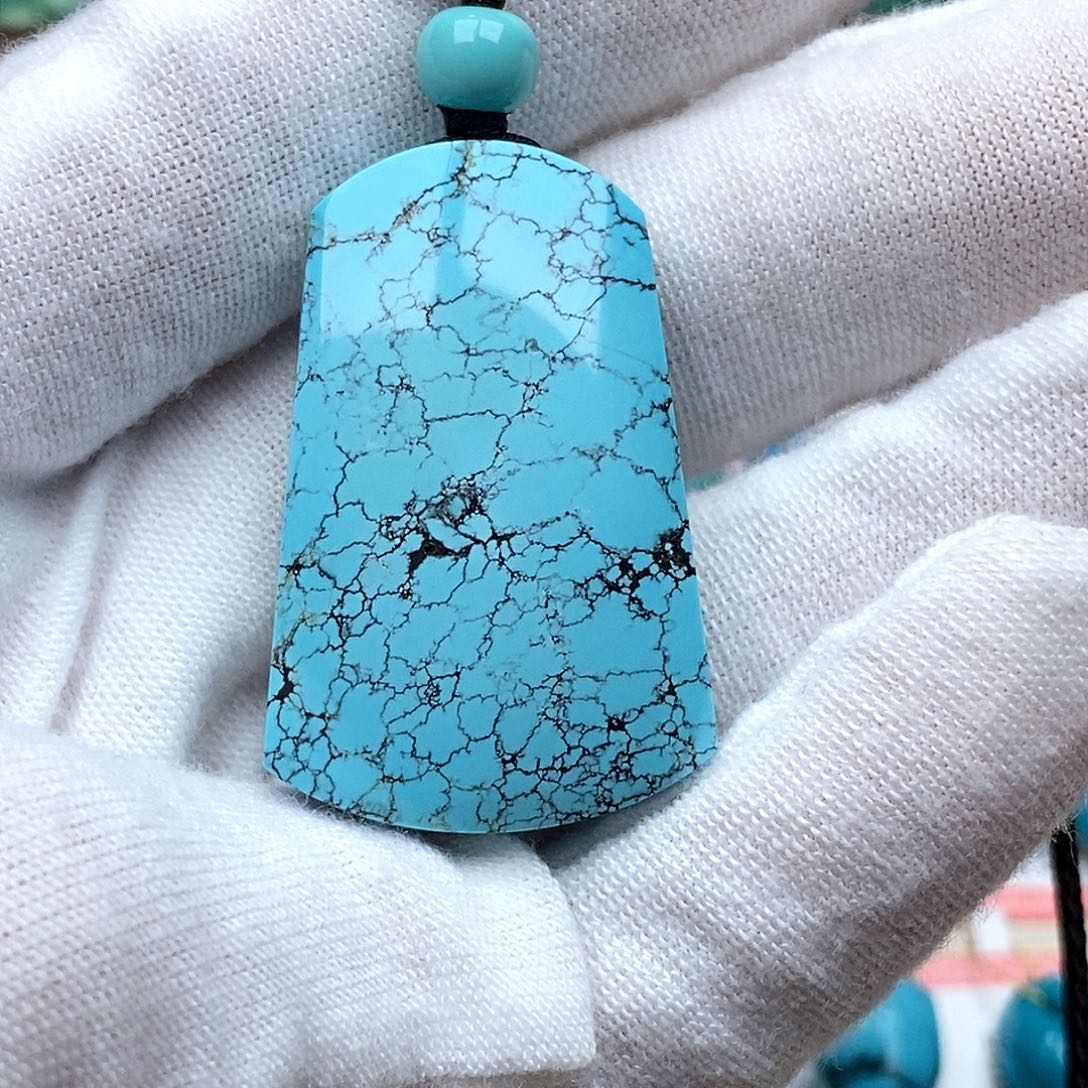 痞***飞绿松石未镶嵌珠宝奇石