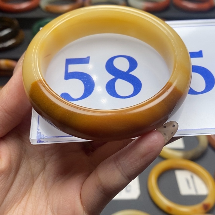 石英质玉（黄龙玉）手镯未镶嵌慧*