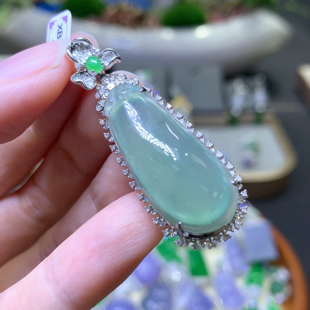 【闪购商品】翡翠颈饰18K金镶嵌翡翠吊坠项链