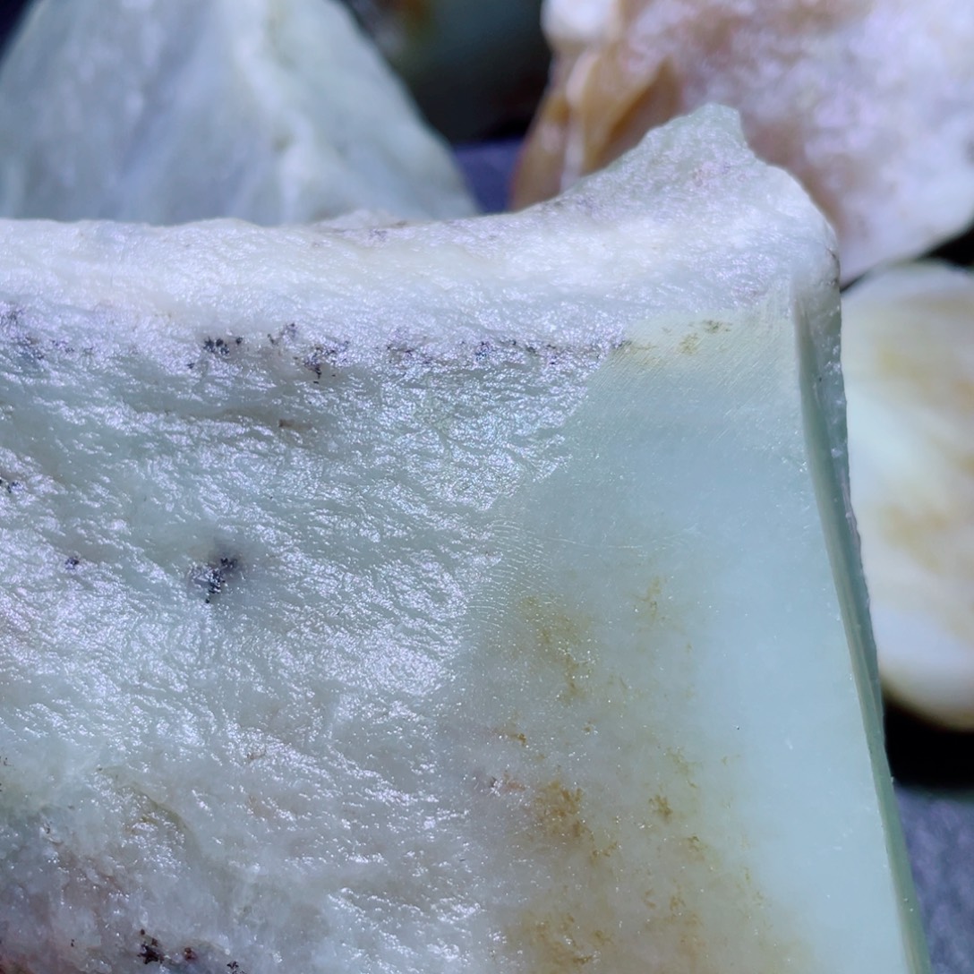 野***狼和田玉未镶嵌珠宝半成品