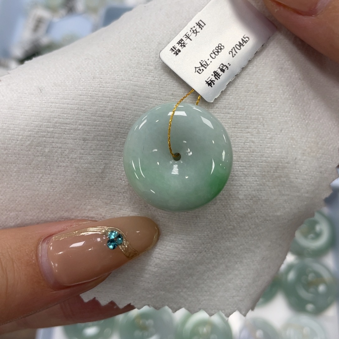 翡翠未镶嵌颈饰平安扣