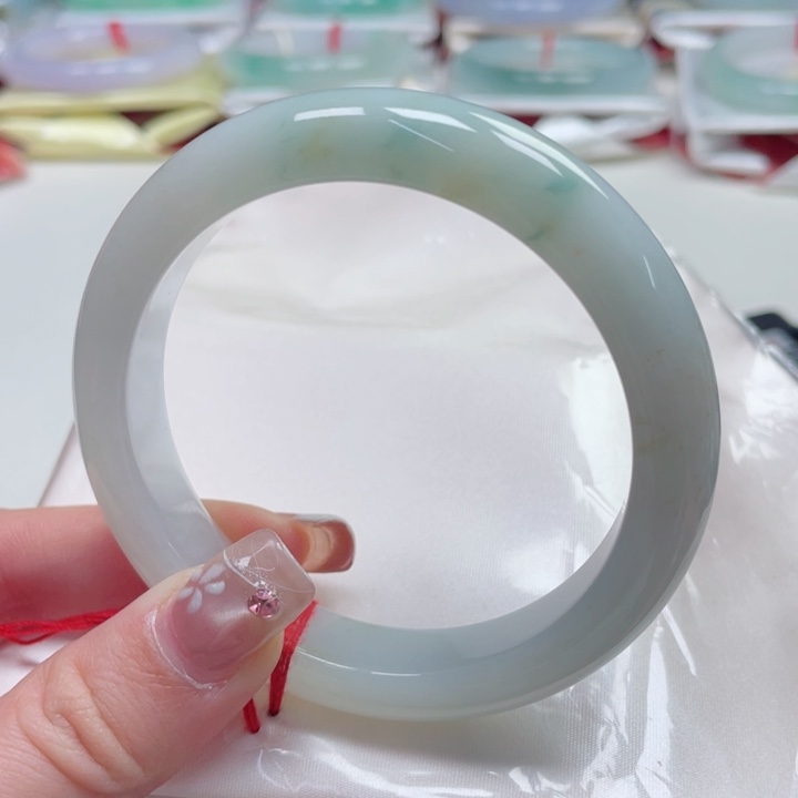 翡翠手镯未镶嵌缅甸