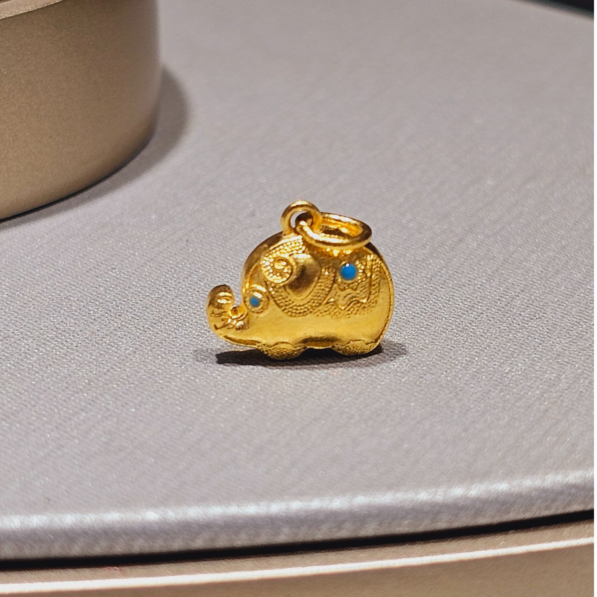 明牌珠宝楼哥甄选足金999珐琅彩敦敦小象 多样性发货约卡10.8*8mm