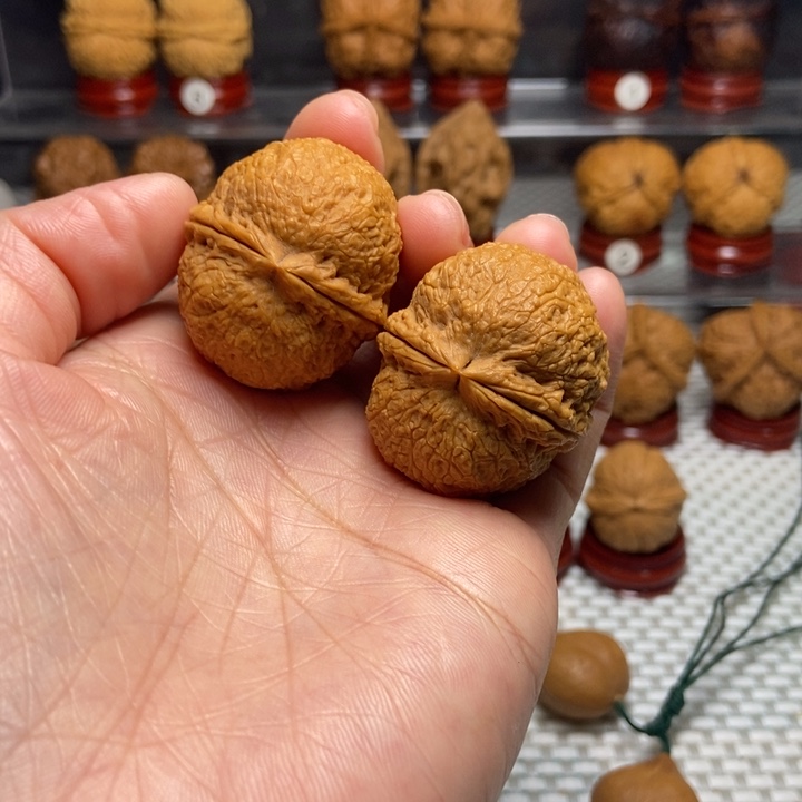 文玩核桃把件16铁绣球