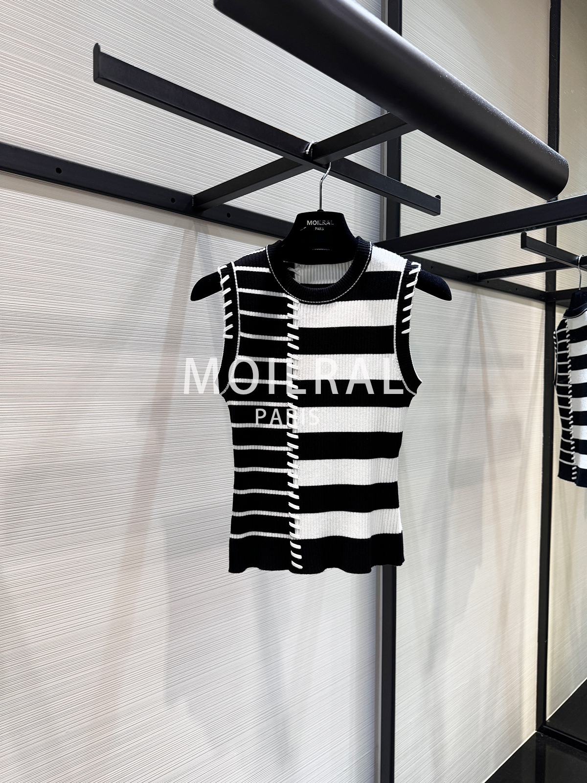 MO圆领黑白撞色条纹休闲百搭无袖上衣FH2301612