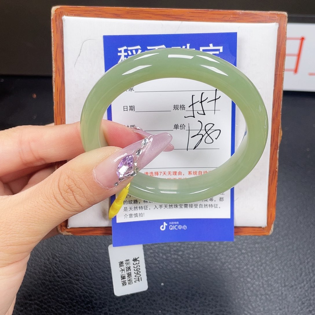 和田玉手镯未镶嵌