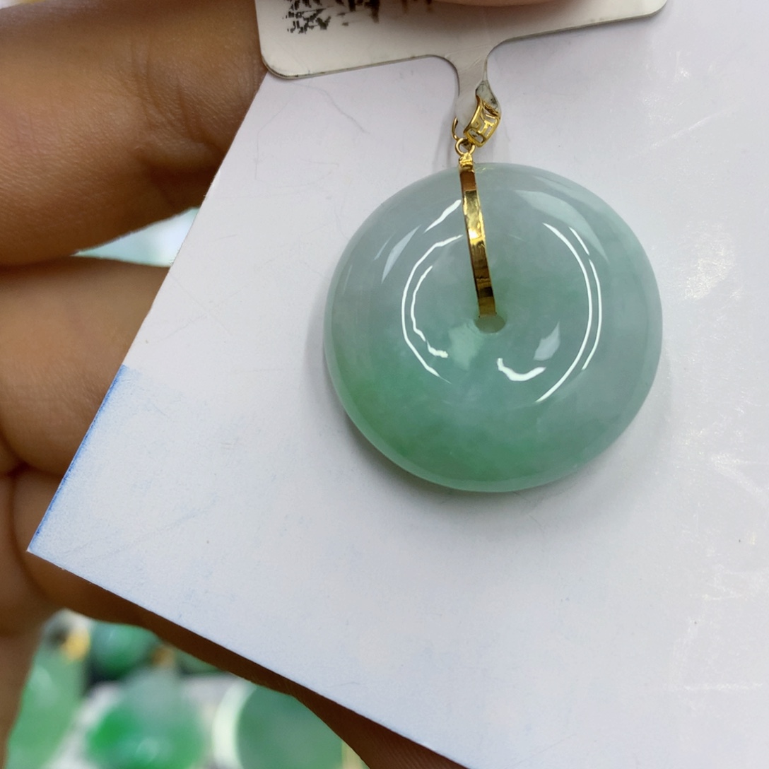 翡翠18K金镶嵌颈饰