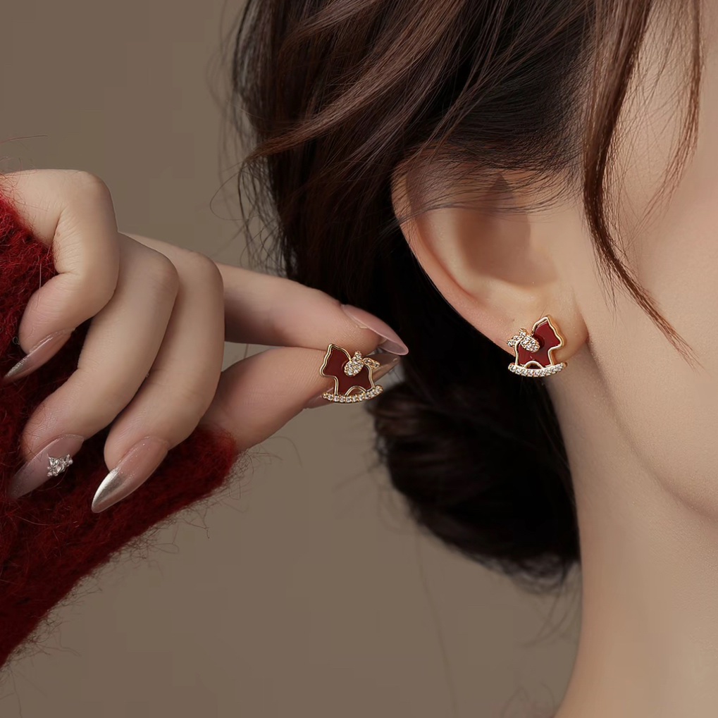 铜合金耳饰 红色小飞马耳钉高级感节日氛围感耳环精致小巧耳饰
